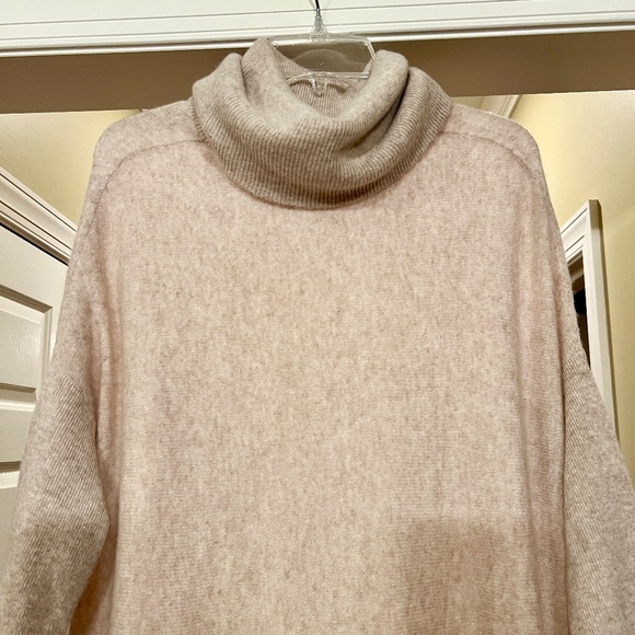 EUC Antonio Melani Cowl Neck Oversize Tunic Style Cashmere Sweater Size MEDIUM - Picture 4 of 5